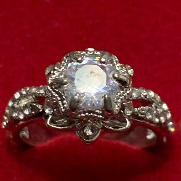 Beautiful Diamond ring. - Picture 6 of 11